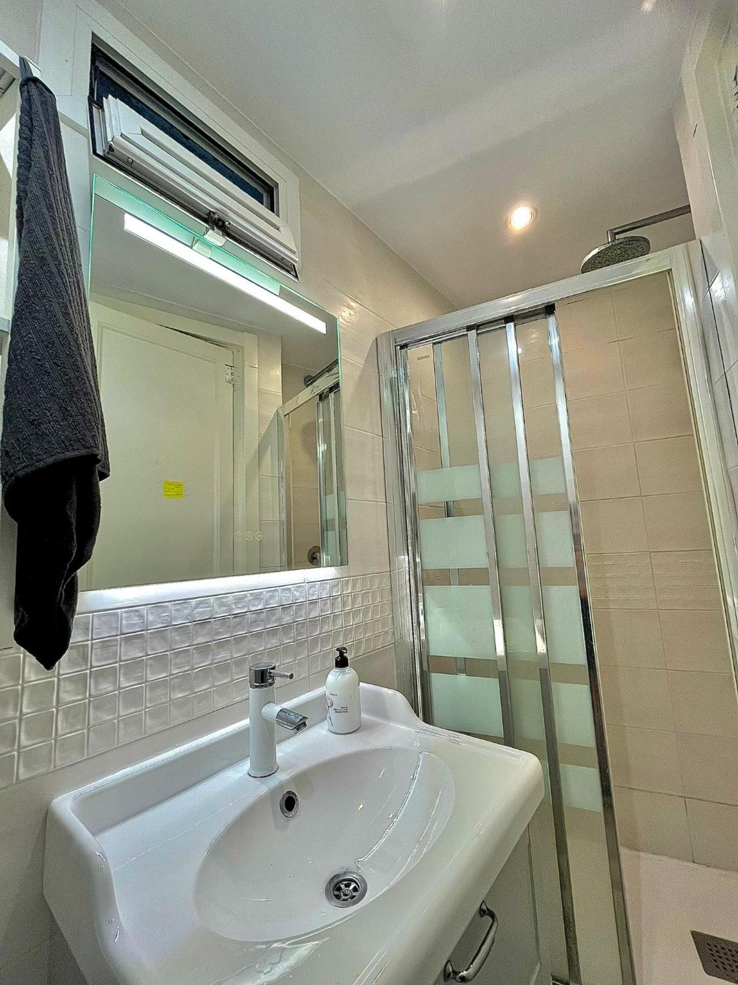 Private Near Parallel Av * Barcelone