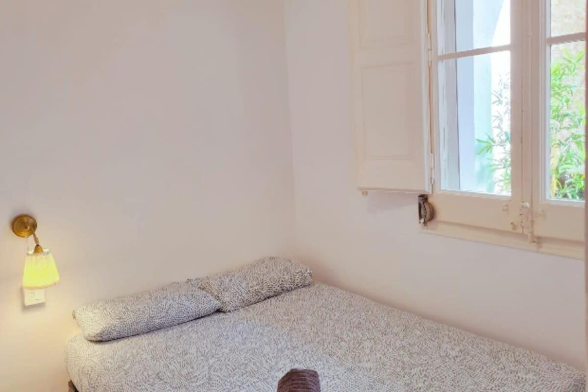 Private Near Parallel Av Hostel *