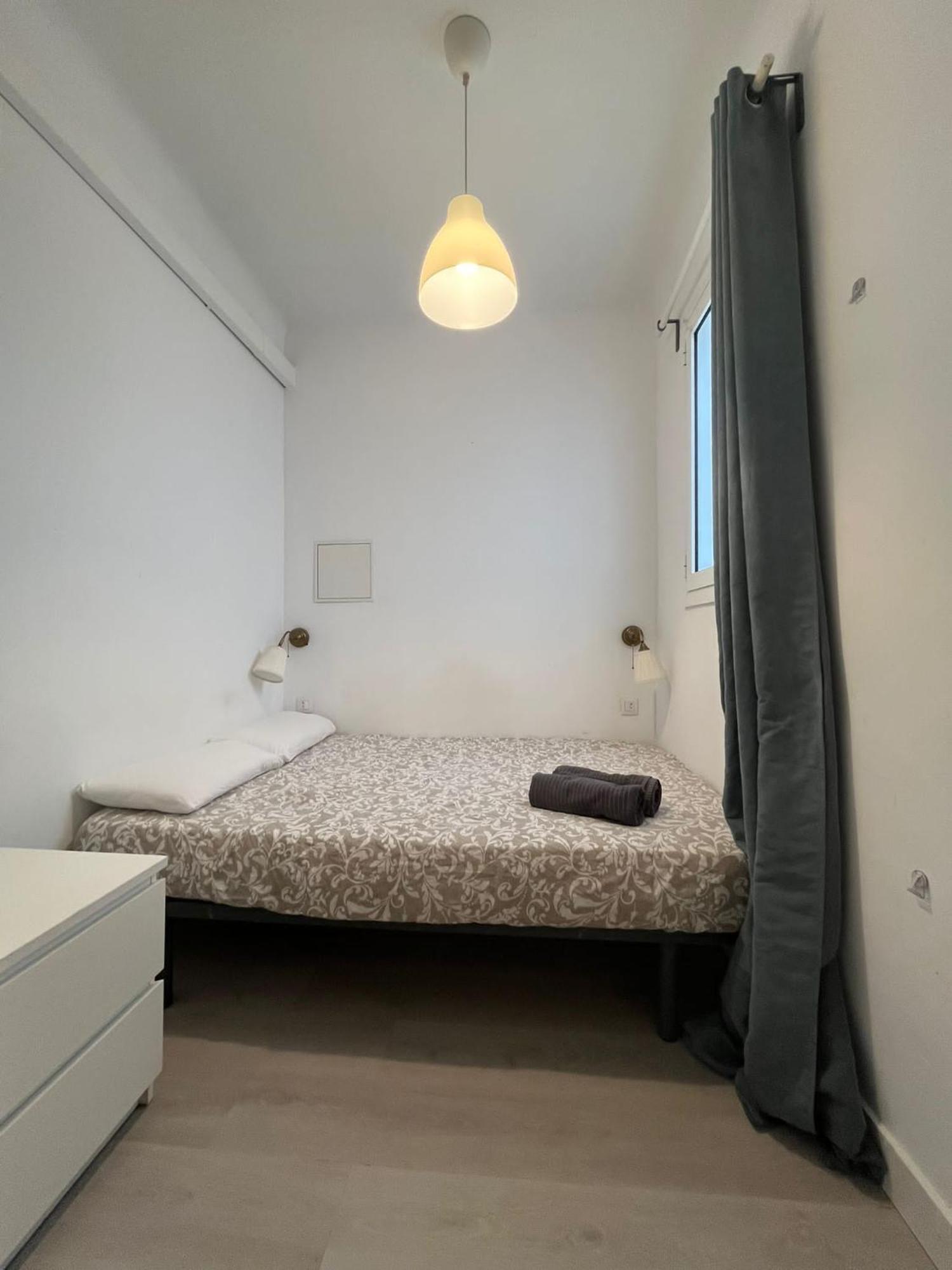 Private Near Parallel Av Hostel
